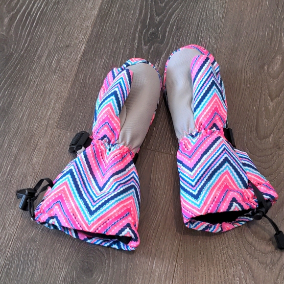 NWOT mittens 2T-4T - Picture 2 of 3